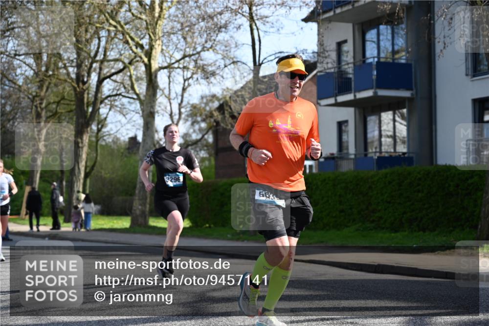 12.04.2026 - 45. Internationalen Wilhelmsburger Insellauf J. Mangold http://msf.ph/oto/9457141 12.04.2026 10:32:37 Ziel 3675, 3876, 3506, 4370, 3983, 3114, 4150, 3296, 3323, 5639, 2071, 3014, 5623, 3708, 4322, 3327, 3327, 5764, 2892 meine-sportfotos.de