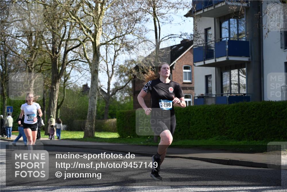 12.04.2026 - 45. Internationalen Wilhelmsburger Insellauf J. Mangold http://msf.ph/oto/9457149 12.04.2026 10:32:37 Ziel 3675, 3876, 3506, 4370, 3983, 3114, 4150, 3296, 3323, 5639, 2071, 3014, 5623, 3708, 4322, 3327, 3327, 5764, 2892 meine-sportfotos.de