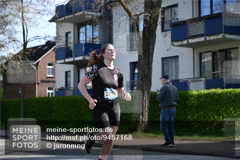 12.04.2026 - 45. Internationalen Wilhelmsburger Insellauf J. Mangold http://msf.ph/oto/9457168 12.04.2026 10:32:38 Ziel 3506, 4370, 3983, 3114, 4150, 3296, 3323, 5639, 2071, 3014, 5623, 3708, 4322, 3327, 5764, 2892 meine-sportfotos.de