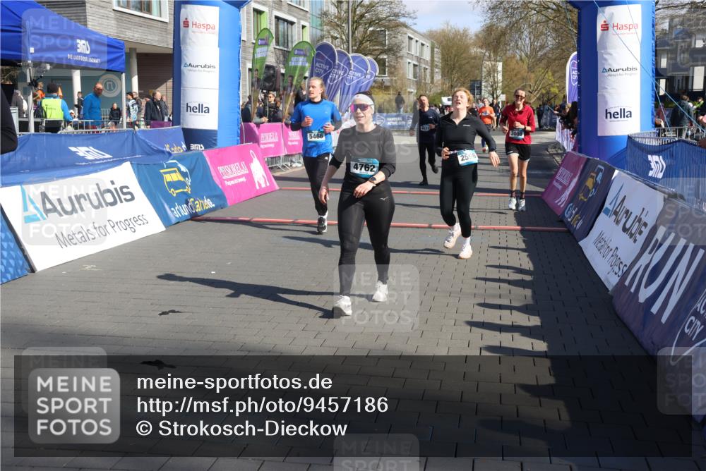 12.04.2026 - 45. Internationalen Wilhelmsburger Insellauf Strokosch-Dieckow http://msf.ph/oto/9457186 12.04.2026 10:46:52 Ziel 3635, 4762, 5466, 2596, 3008, 4631 meine-sportfotos.de