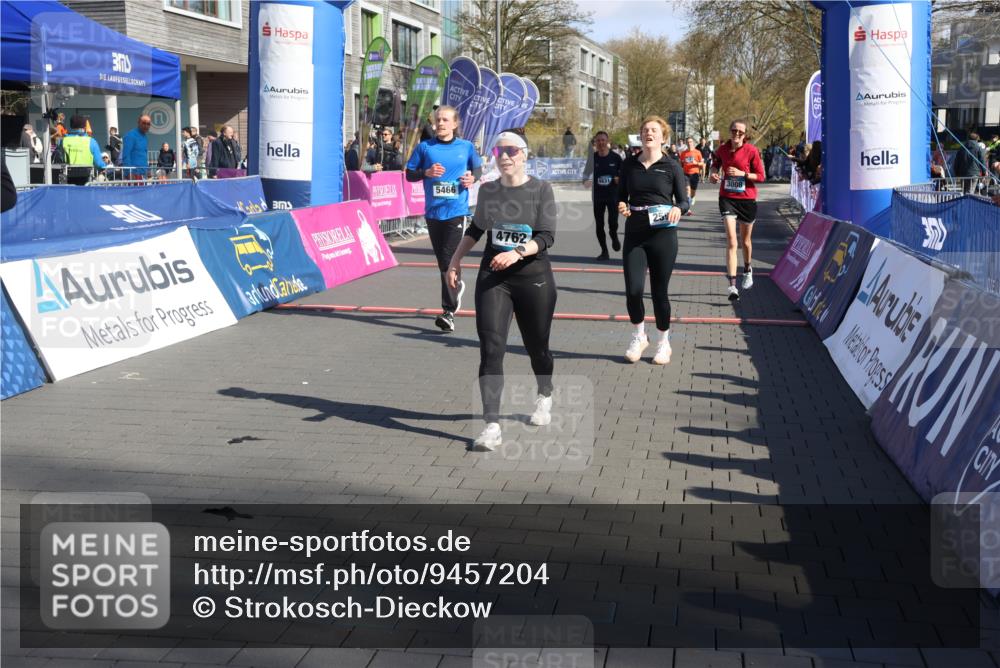 12.04.2026 - 45. Internationalen Wilhelmsburger Insellauf Strokosch-Dieckow http://msf.ph/oto/9457204 12.04.2026 10:46:52 Ziel 3635, 4762, 5466, 2596, 3008, 4631 meine-sportfotos.de