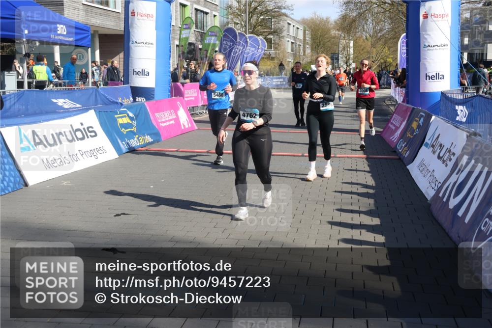 12.04.2026 - 45. Internationalen Wilhelmsburger Insellauf Strokosch-Dieckow http://msf.ph/oto/9457223 12.04.2026 10:46:52 Ziel 3635, 4762, 5466, 2596, 3008, 4631 meine-sportfotos.de