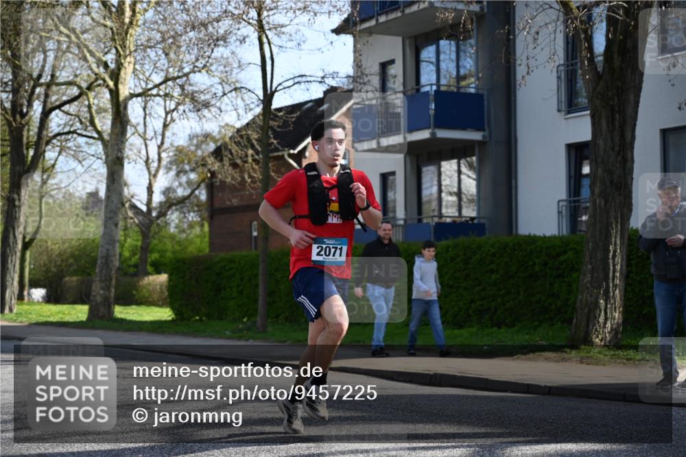 12.04.2026 - 45. Internationalen Wilhelmsburger Insellauf J. Mangold http://msf.ph/oto/9457225 12.04.2026 10:32:47 Ziel 4150, 3296, 3323, 5639, 2071, 3014, 5623, 3708, 4322, 3327, 5764, 2892, 5821, 4738, 2893 meine-sportfotos.de