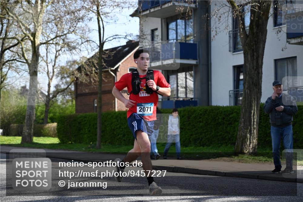 12.04.2026 - 45. Internationalen Wilhelmsburger Insellauf J. Mangold http://msf.ph/oto/9457227 12.04.2026 10:32:47 Ziel 4150, 3296, 3323, 5639, 2071, 3014, 5623, 3708, 4322, 3327, 5764, 2892, 5821, 4738, 2893 meine-sportfotos.de