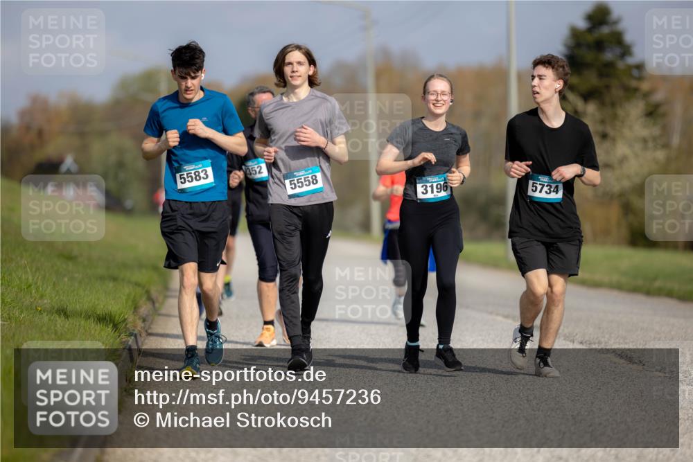 12.04.2026 - 45. Internationalen Wilhelmsburger Insellauf Michael Strokosch http://msf.ph/oto/9457236 12.04.2026 10:04:31 Laufen 5583, 352, 5558, 3196, 5734 meine-sportfotos.de
