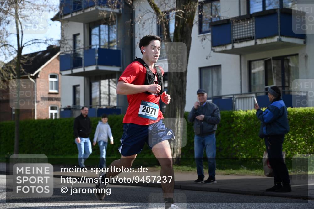 12.04.2026 - 45. Internationalen Wilhelmsburger Insellauf J. Mangold http://msf.ph/oto/9457237 12.04.2026 10:32:47 Ziel 4150, 3296, 3323, 5639, 2071, 3014, 5623, 3708, 4322, 3327, 5764, 2892, 5821, 4738, 2893 meine-sportfotos.de