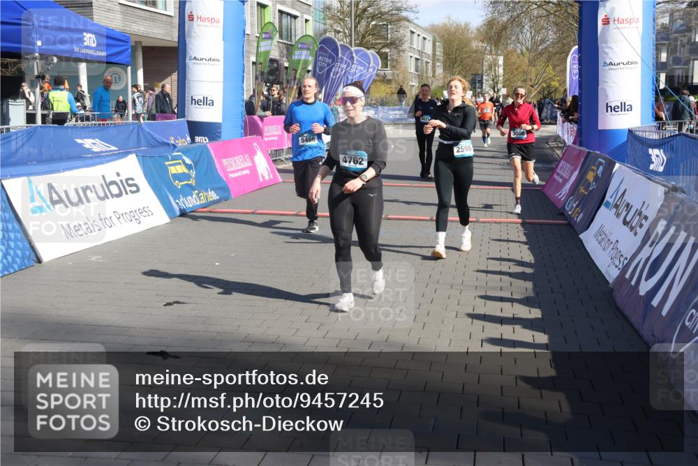 12.04.2026 - 45. Internationalen Wilhelmsburger Insellauf Strokosch-Dieckow http://msf.ph/oto/9457245 12.04.2026 10:46:52 Ziel 3635, 4762, 5466, 2596, 3008, 4631 meine-sportfotos.de