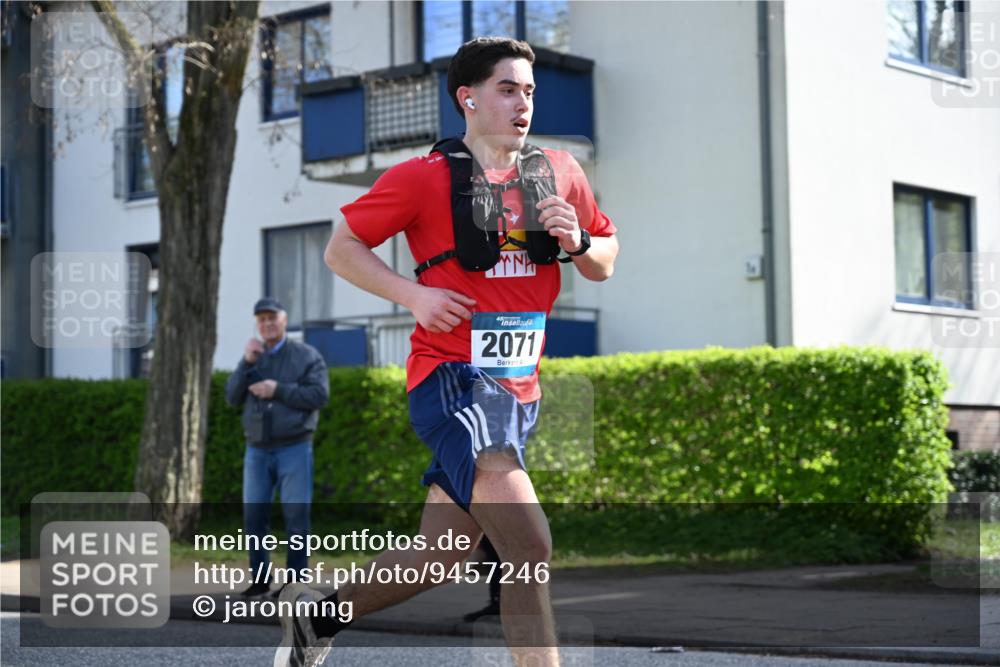 12.04.2026 - 45. Internationalen Wilhelmsburger Insellauf J. Mangold http://msf.ph/oto/9457246 12.04.2026 10:32:48 Ziel 3296, 3323, 5639, 2071, 3014, 5623, 3708, 4322, 3327, 5764, 2892, 5821, 4738, 2893 meine-sportfotos.de