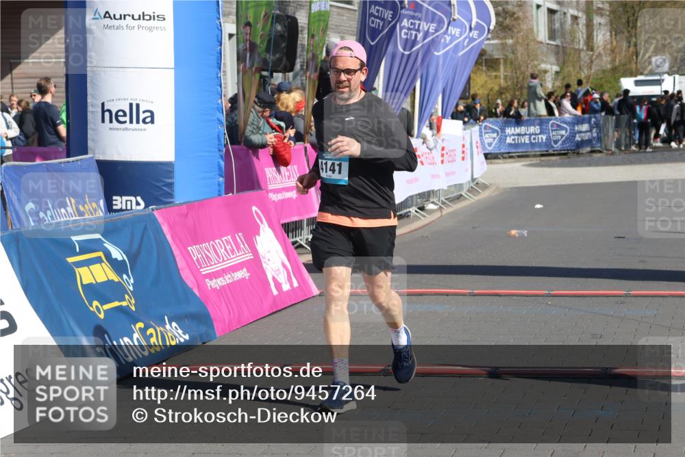 12.04.2026 - 45. Internationalen Wilhelmsburger Insellauf Strokosch-Dieckow http://msf.ph/oto/9457264 12.04.2026 11:03:47 Ziel 5460, 4141, 2422 meine-sportfotos.de