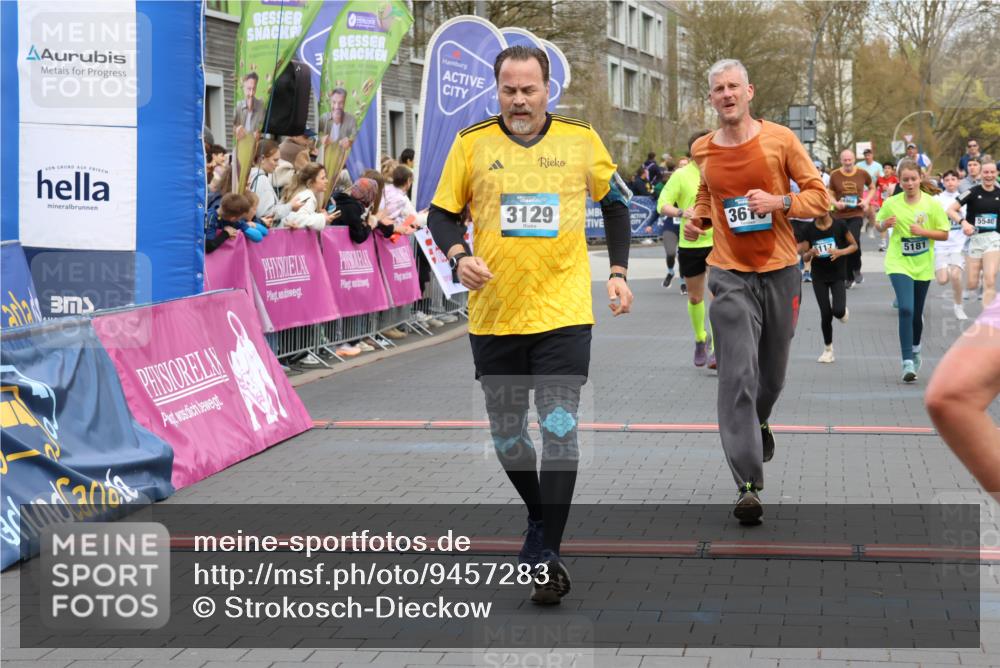 12.04.2026 - 45. Internationalen Wilhelmsburger Insellauf Strokosch-Dieckow http://msf.ph/oto/9457283 12.04.2026 13:02:41 Ziel 5460, 4141, 2422 meine-sportfotos.de