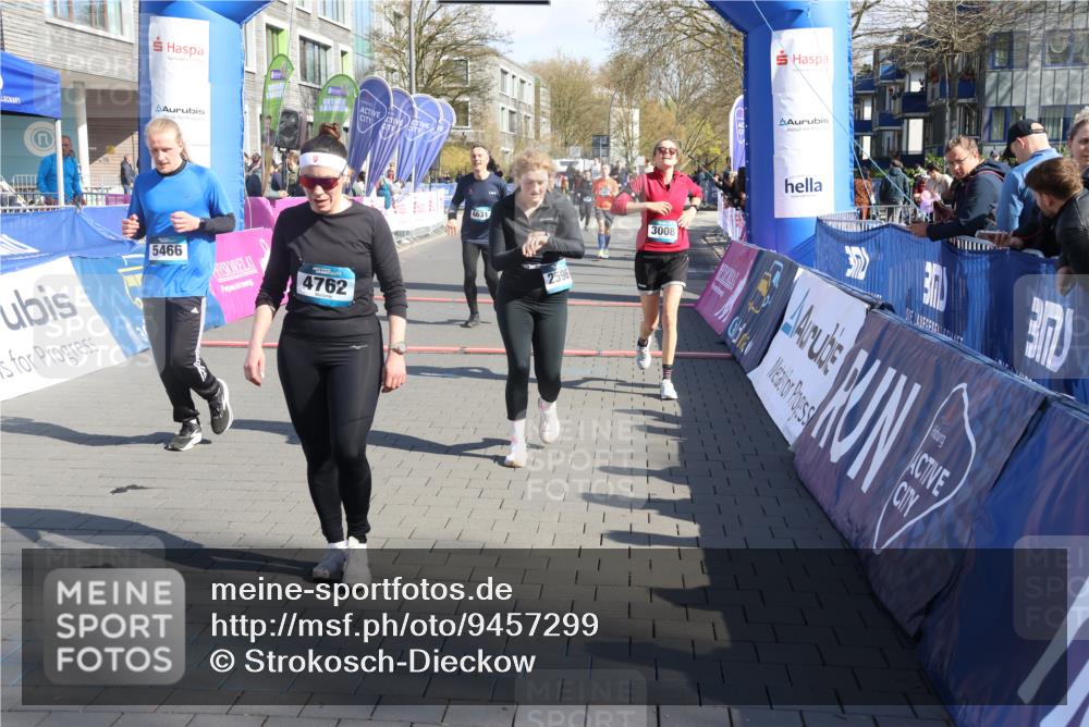 12.04.2026 - 45. Internationalen Wilhelmsburger Insellauf Strokosch-Dieckow http://msf.ph/oto/9457299 12.04.2026 10:46:53 Ziel 3635, 4762, 5466, 2596, 3008, 4631, 2841 meine-sportfotos.de