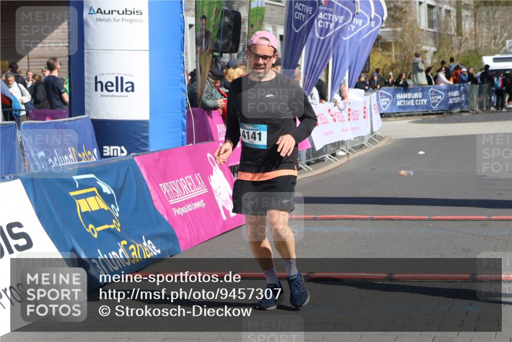 12.04.2026 - 45. Internationalen Wilhelmsburger Insellauf Strokosch-Dieckow http://msf.ph/oto/9457307 12.04.2026 11:03:47 Ziel 5460, 4141, 2422 meine-sportfotos.de