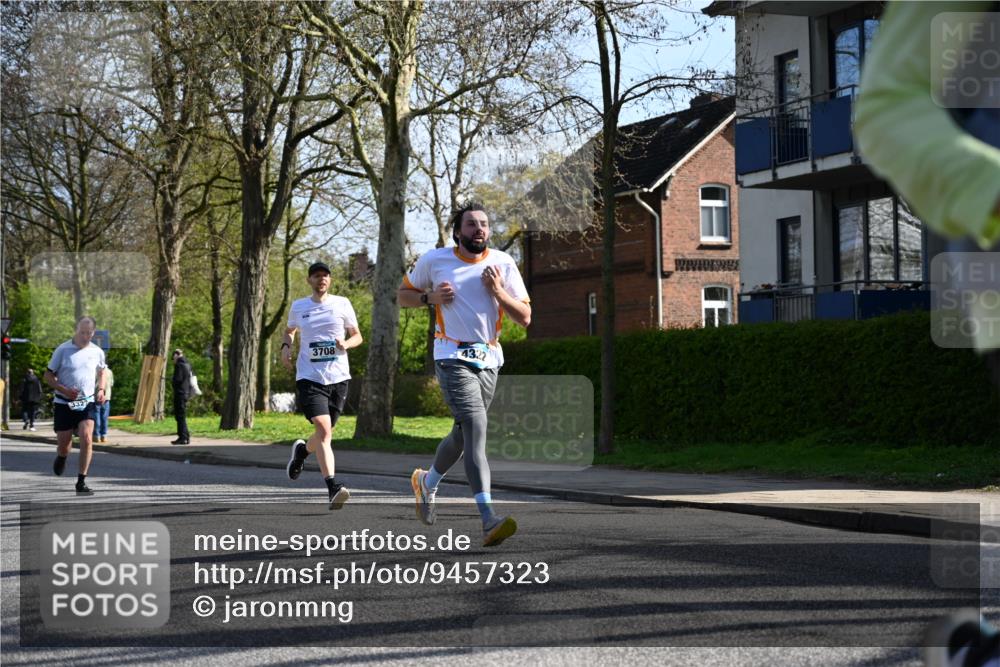12.04.2026 - 45. Internationalen Wilhelmsburger Insellauf J. Mangold http://msf.ph/oto/9457323 12.04.2026 10:32:59 Ziel 5623, 3708, 4322, 3327, 5764, 2892, 5821, 4738, 2893, 5821, 4738, 2893, 5843, 3447, 4441 meine-sportfotos.de
