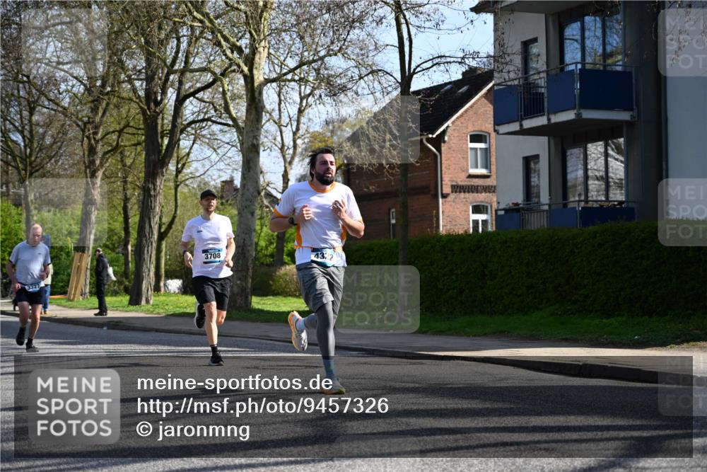 12.04.2026 - 45. Internationalen Wilhelmsburger Insellauf J. Mangold http://msf.ph/oto/9457326 12.04.2026 10:32:59 Ziel 5623, 3708, 4322, 3327, 5764, 2892, 5821, 4738, 2893, 5821, 4738, 2893, 5843, 3447, 4441 meine-sportfotos.de