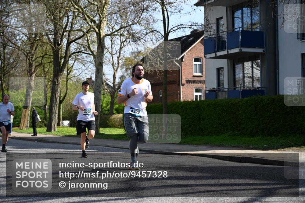 12.04.2026 - 45. Internationalen Wilhelmsburger Insellauf J. Mangold http://msf.ph/oto/9457328 12.04.2026 10:32:59 Ziel 5623, 3708, 4322, 3327, 5764, 2892, 5821, 4738, 2893, 5821, 4738, 2893, 5843, 3447, 4441 meine-sportfotos.de