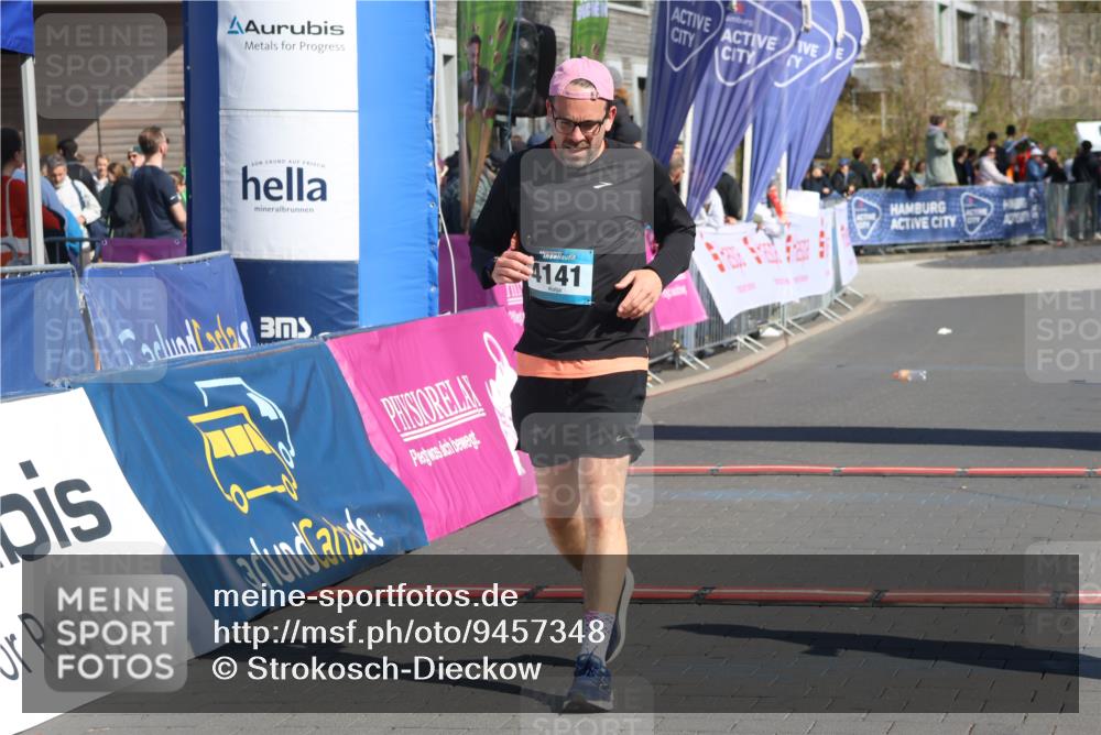 12.04.2026 - 45. Internationalen Wilhelmsburger Insellauf Strokosch-Dieckow http://msf.ph/oto/9457348 12.04.2026 11:03:48 Ziel 5460, 4141, 2422 meine-sportfotos.de