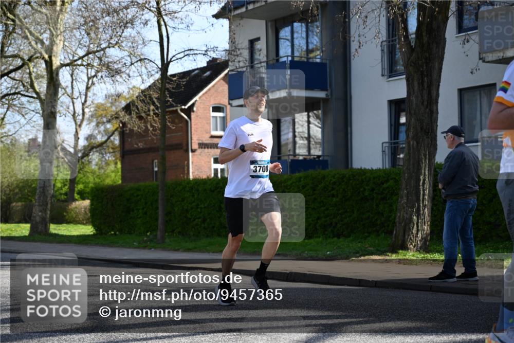 12.04.2026 - 45. Internationalen Wilhelmsburger Insellauf J. Mangold http://msf.ph/oto/9457365 12.04.2026 10:33:01 Ziel 5623, 3708, 4322, 3327, 5764, 2892, 5821, 4738, 2893, 5843, 5843, 3447, 4441 meine-sportfotos.de