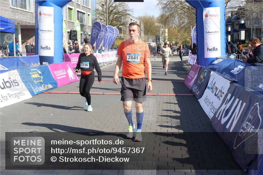 12.04.2026 - 45. Internationalen Wilhelmsburger Insellauf Strokosch-Dieckow http://msf.ph/oto/9457367 12.04.2026 10:47:00 Ziel 2841, 5726, 5562, 3484, 4331, 3553, 3713 meine-sportfotos.de