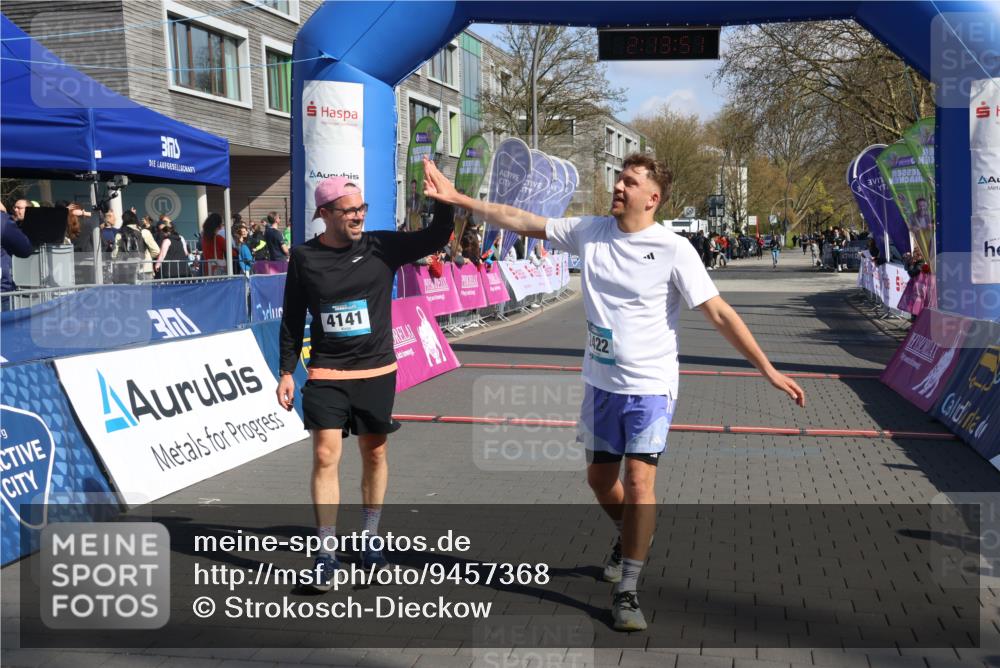 12.04.2026 - 45. Internationalen Wilhelmsburger Insellauf Strokosch-Dieckow http://msf.ph/oto/9457368 12.04.2026 11:03:50 Ziel 4141, 2422 meine-sportfotos.de