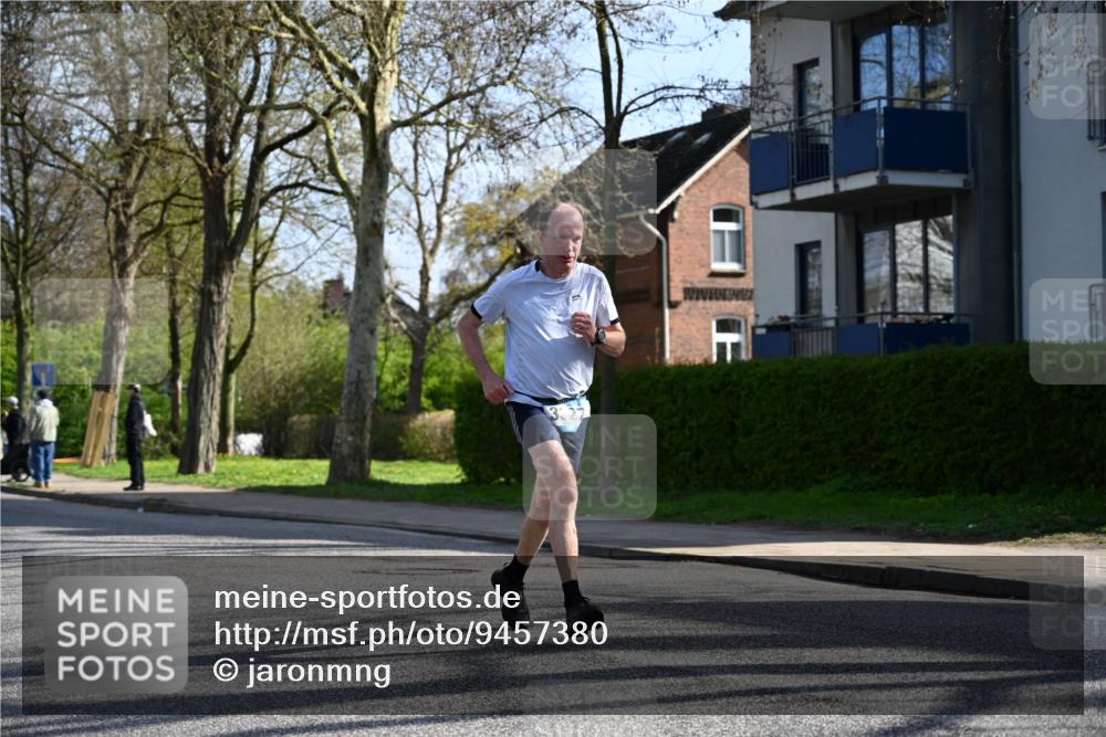 12.04.2026 - 45. Internationalen Wilhelmsburger Insellauf J. Mangold http://msf.ph/oto/9457380 12.04.2026 10:33:02 Ziel 5623, 3708, 4322, 3327, 5764, 2892, 5821, 4738, 2893, 5843, 3447, 4441, 4945 meine-sportfotos.de
