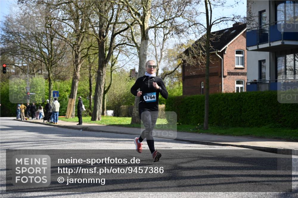 12.04.2026 - 45. Internationalen Wilhelmsburger Insellauf J. Mangold http://msf.ph/oto/9457386 12.04.2026 10:33:06 Ziel 5623, 3708, 4322, 3327, 5764, 2892, 5821, 4738, 2893, 5843, 3447, 3447, 4441, 4945, 4043 meine-sportfotos.de