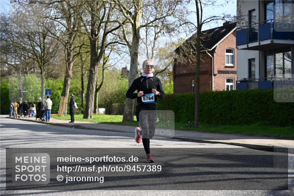 12.04.2026 - 45. Internationalen Wilhelmsburger Insellauf J. Mangold http://msf.ph/oto/9457389 12.04.2026 10:33:06 Ziel 5623, 3708, 4322, 3327, 5764, 2892, 5821, 4738, 2893, 5843, 3447, 3447, 4441, 4945, 4043 meine-sportfotos.de