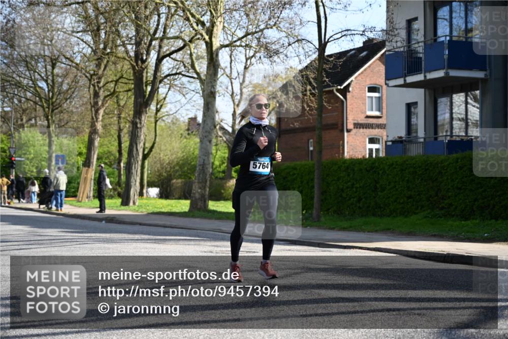 12.04.2026 - 45. Internationalen Wilhelmsburger Insellauf J. Mangold http://msf.ph/oto/9457394 12.04.2026 10:33:07 Ziel 5623, 3708, 4322, 3327, 5764, 2892, 5821, 4738, 2893, 5843, 3447, 4441, 4441, 4945, 4043, 2632 meine-sportfotos.de