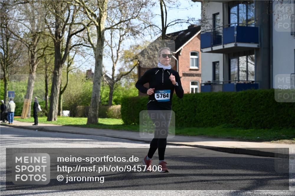 12.04.2026 - 45. Internationalen Wilhelmsburger Insellauf J. Mangold http://msf.ph/oto/9457406 12.04.2026 10:33:07 Ziel 5623, 3708, 4322, 3327, 5764, 2892, 5821, 4738, 2893, 5843, 3447, 4441, 4441, 4945, 4043, 2632 meine-sportfotos.de