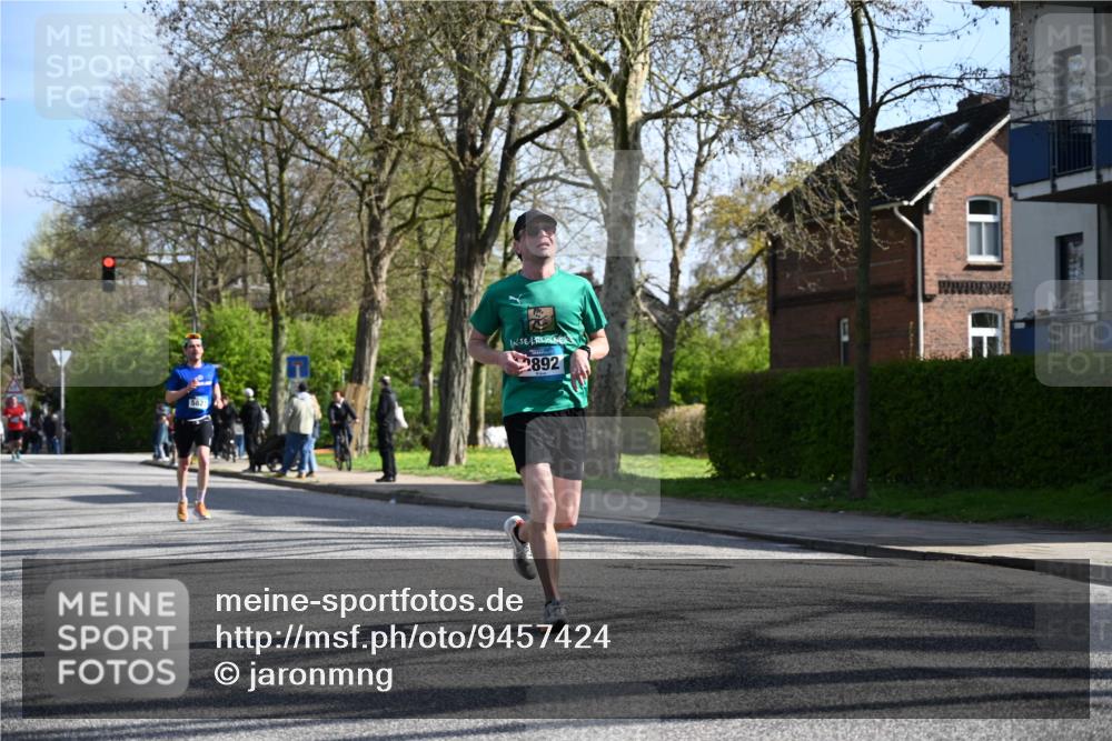 12.04.2026 - 45. Internationalen Wilhelmsburger Insellauf J. Mangold http://msf.ph/oto/9457424 12.04.2026 10:33:12 Ziel 3327, 5764, 2892, 5821, 4738, 2893, 5843, 3447, 4441, 4945, 4043, 2632, 2504 meine-sportfotos.de