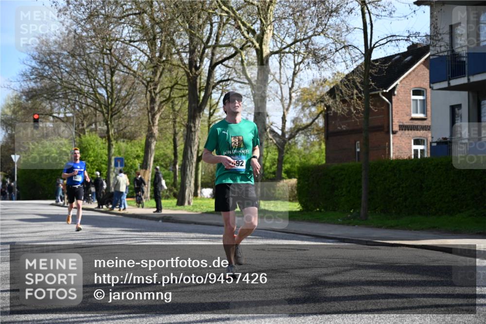 12.04.2026 - 45. Internationalen Wilhelmsburger Insellauf J. Mangold http://msf.ph/oto/9457426 12.04.2026 10:33:12 Ziel 3327, 5764, 2892, 5821, 4738, 2893, 5843, 3447, 4441, 4945, 4043, 2632, 2504 meine-sportfotos.de