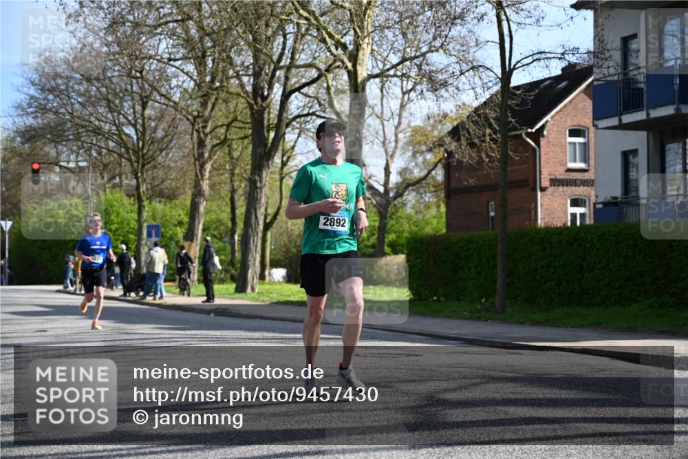 12.04.2026 - 45. Internationalen Wilhelmsburger Insellauf J. Mangold http://msf.ph/oto/9457430 12.04.2026 10:33:12 Ziel 3327, 5764, 2892, 5821, 4738, 2893, 5843, 3447, 4441, 4945, 4043, 2632, 2504 meine-sportfotos.de