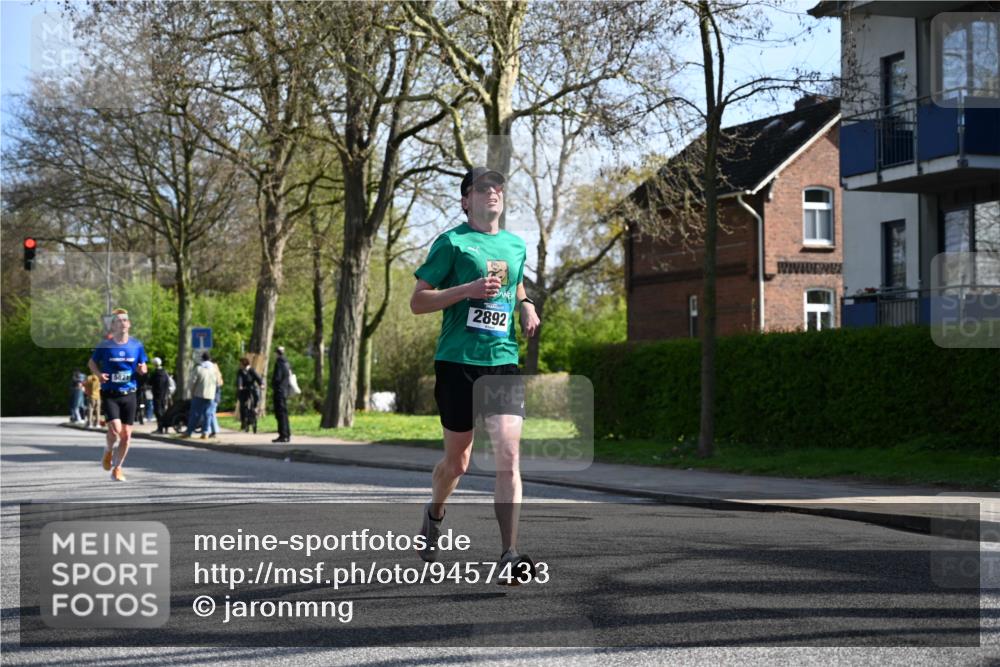 12.04.2026 - 45. Internationalen Wilhelmsburger Insellauf J. Mangold http://msf.ph/oto/9457433 12.04.2026 10:33:12 Ziel 3327, 5764, 2892, 5821, 4738, 2893, 5843, 3447, 4441, 4945, 4043, 2632, 2504 meine-sportfotos.de