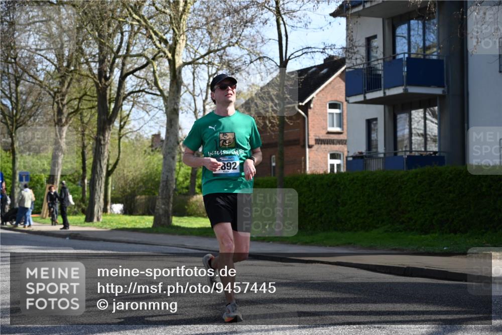 12.04.2026 - 45. Internationalen Wilhelmsburger Insellauf J. Mangold http://msf.ph/oto/9457445 12.04.2026 10:33:13 Ziel 3327, 5764, 2892, 5821, 4738, 2893, 5843, 5843, 3447, 4441, 4945, 4043, 2632, 2504, 4196 meine-sportfotos.de
