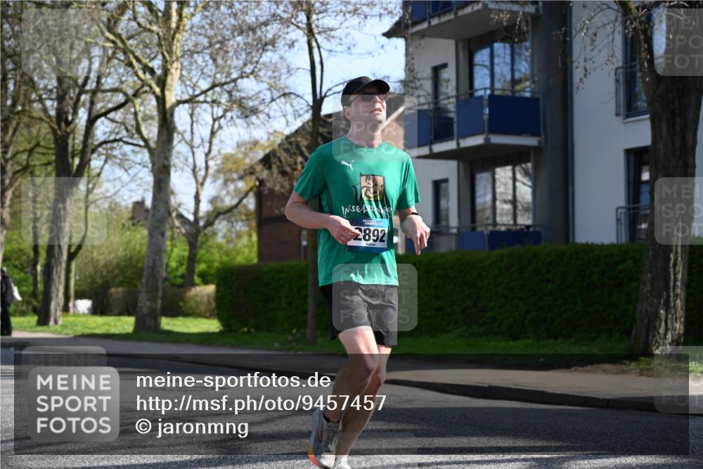 12.04.2026 - 45. Internationalen Wilhelmsburger Insellauf J. Mangold http://msf.ph/oto/9457457 12.04.2026 10:33:13 Ziel 3327, 5764, 2892, 5821, 4738, 2893, 5843, 5843, 3447, 4441, 4945, 4043, 2632, 2504, 4196 meine-sportfotos.de