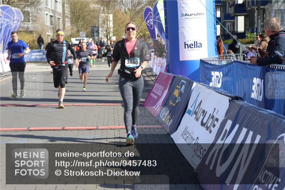 12.04.2026 - 45. Internationalen Wilhelmsburger Insellauf Strokosch-Dieckow http://msf.ph/oto/9457483 12.04.2026 10:47:07 Ziel 4331, 3553, 3713, 3860, 5538, 4706, 4700, 5803 meine-sportfotos.de