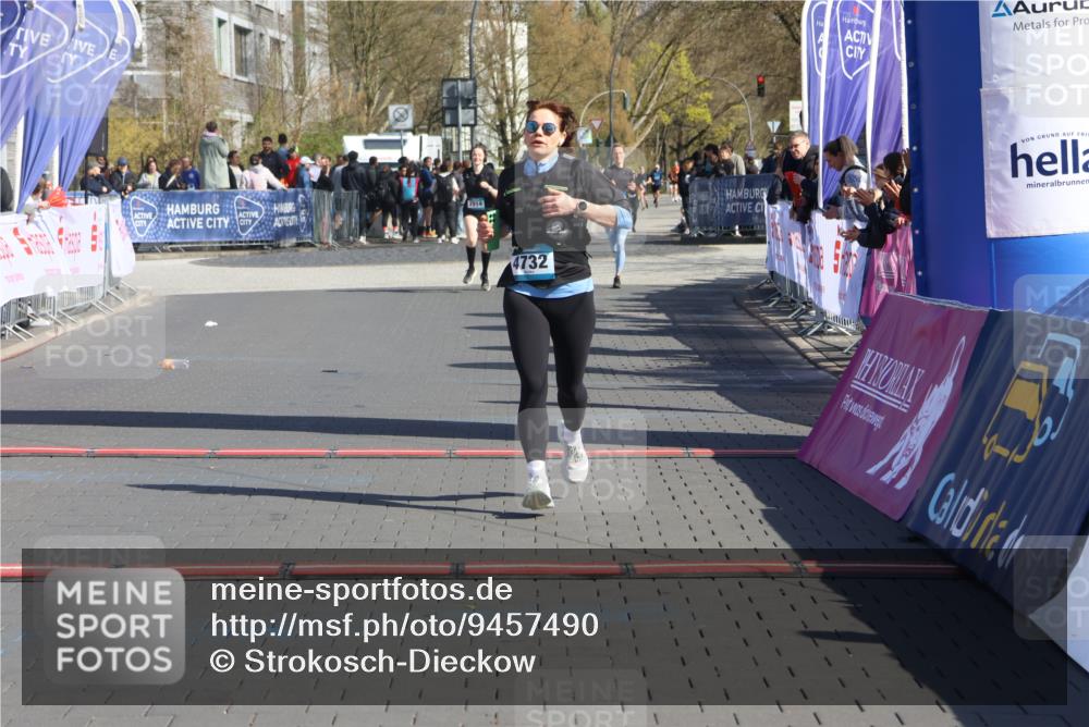 12.04.2026 - 45. Internationalen Wilhelmsburger Insellauf Strokosch-Dieckow http://msf.ph/oto/9457490 12.04.2026 11:04:02 Ziel 4732 meine-sportfotos.de