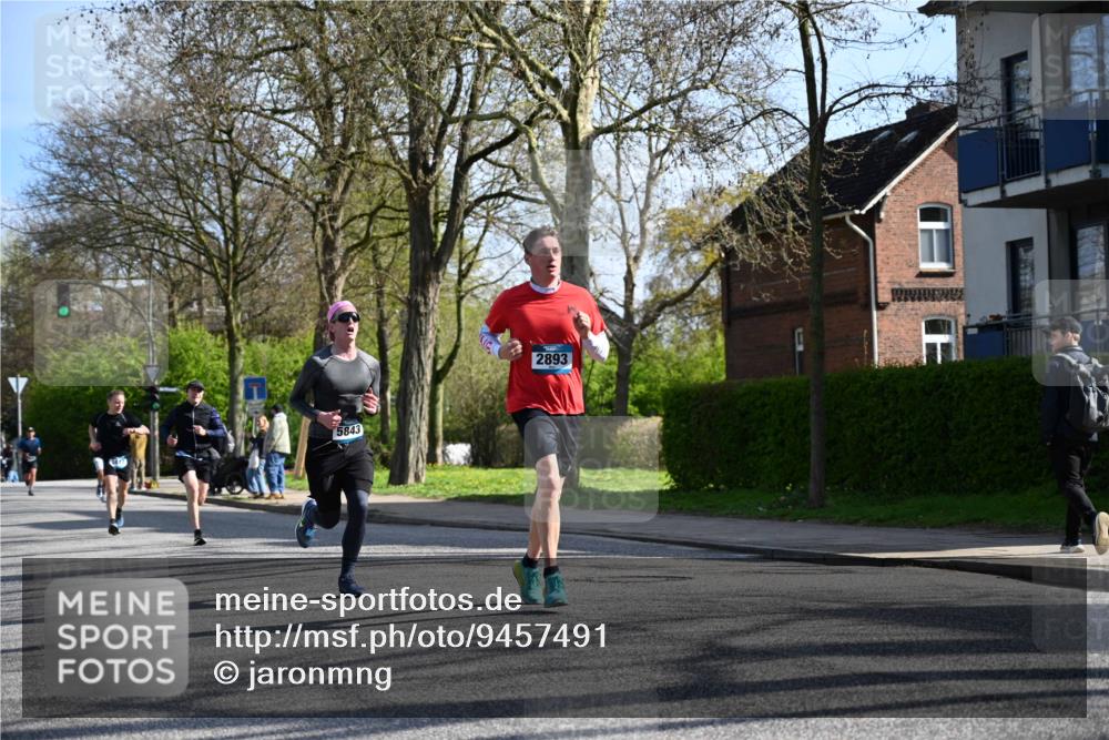 12.04.2026 - 45. Internationalen Wilhelmsburger Insellauf J. Mangold http://msf.ph/oto/9457491 12.04.2026 10:33:26 Ziel 5821, 4738, 2893, 5843, 3447, 4441, 4945, 4945, 4043, 2632, 2504, 4196, 5238, 5239, 5294, 3841, 3605, 2547, 3424, 3924 meine-sportfotos.de