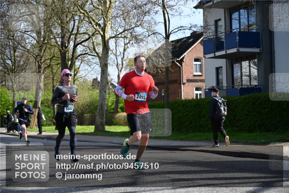 12.04.2026 - 45. Internationalen Wilhelmsburger Insellauf J. Mangold http://msf.ph/oto/9457510 12.04.2026 10:33:27 Ziel 5821, 4738, 2893, 5843, 3447, 4441, 4945, 4043, 2632, 2504, 4196, 5238, 5239, 5294, 5238, 5239, 5294, 3841, 3605, 2547, 3424, 3924 meine-sportfotos.de