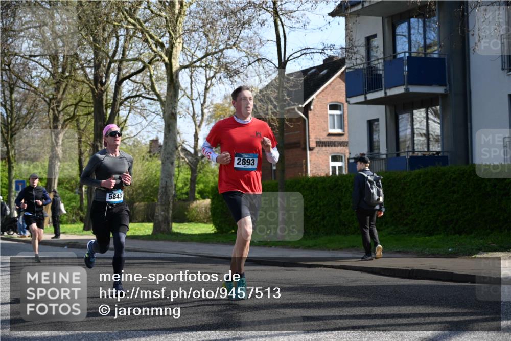 12.04.2026 - 45. Internationalen Wilhelmsburger Insellauf J. Mangold http://msf.ph/oto/9457513 12.04.2026 10:33:27 Ziel 5821, 4738, 2893, 5843, 3447, 4441, 4945, 4043, 2632, 2504, 4196, 5238, 5239, 5294, 5238, 5239, 5294, 3841, 3605, 2547, 3424, 3924 meine-sportfotos.de
