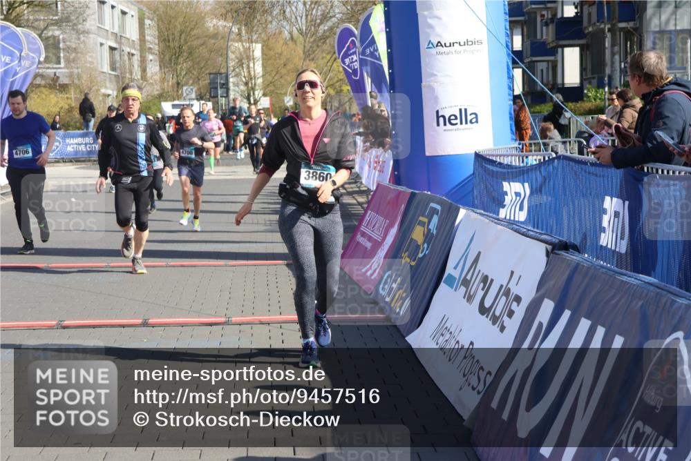 12.04.2026 - 45. Internationalen Wilhelmsburger Insellauf Strokosch-Dieckow http://msf.ph/oto/9457516 12.04.2026 10:47:07 Ziel 4331, 3553, 3713, 3860, 5538, 4706, 4700, 5803 meine-sportfotos.de