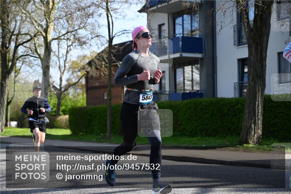 12.04.2026 - 45. Internationalen Wilhelmsburger Insellauf J. Mangold http://msf.ph/oto/9457532 12.04.2026 10:33:28 Ziel 5821, 4738, 2893, 5843, 3447, 4441, 4945, 4043, 2632, 2504, 4196, 5238, 5239, 5294, 3841, 3605, 2547, 3424, 3924 meine-sportfotos.de