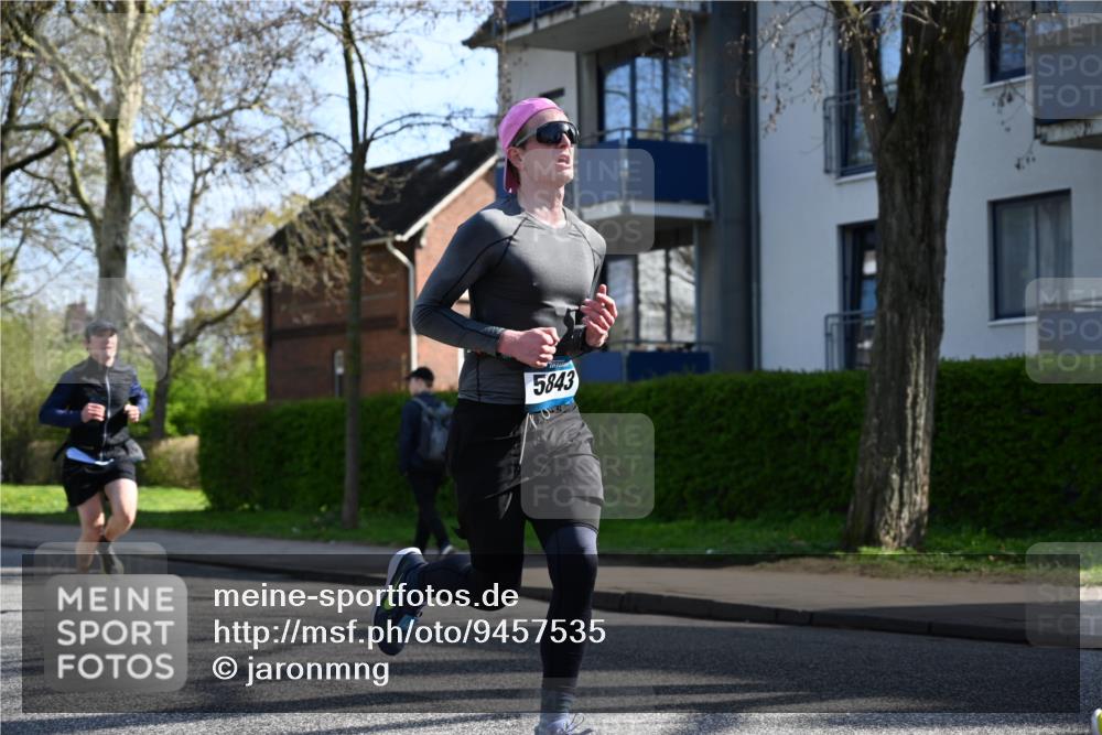 12.04.2026 - 45. Internationalen Wilhelmsburger Insellauf J. Mangold http://msf.ph/oto/9457535 12.04.2026 10:33:28 Ziel 5821, 4738, 2893, 5843, 3447, 4441, 4945, 4043, 2632, 2504, 4196, 5238, 5239, 5294, 3841, 3605, 2547, 3424, 3924 meine-sportfotos.de