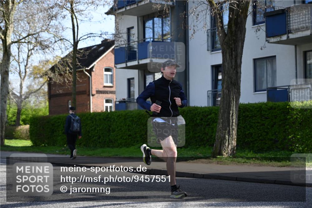 12.04.2026 - 45. Internationalen Wilhelmsburger Insellauf J. Mangold http://msf.ph/oto/9457551 12.04.2026 10:33:30 Ziel 5821, 4738, 2893, 5843, 3447, 4441, 4945, 4043, 2632, 2504, 4196, 5238, 5239, 5294, 3841, 3605, 2547, 3424, 3924 meine-sportfotos.de