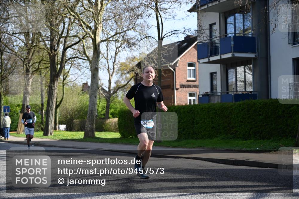 12.04.2026 - 45. Internationalen Wilhelmsburger Insellauf J. Mangold http://msf.ph/oto/9457573 12.04.2026 10:33:31 Ziel 5821, 4738, 2893, 5843, 3447, 4441, 4945, 4043, 2632, 2632, 2504, 4196, 5238, 5239, 5294, 3841, 3605, 2547, 3424, 3924 meine-sportfotos.de
