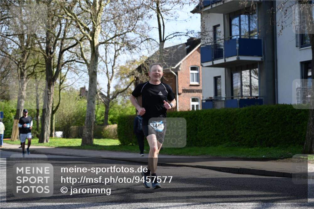 12.04.2026 - 45. Internationalen Wilhelmsburger Insellauf J. Mangold http://msf.ph/oto/9457577 12.04.2026 10:33:31 Ziel 5821, 4738, 2893, 5843, 3447, 4441, 4945, 4043, 2632, 2632, 2504, 4196, 5238, 5239, 5294, 3841, 3605, 2547, 3424, 3924 meine-sportfotos.de