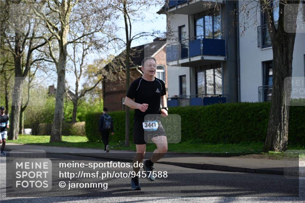 12.04.2026 - 45. Internationalen Wilhelmsburger Insellauf J. Mangold http://msf.ph/oto/9457588 12.04.2026 10:33:32 Ziel 5821, 4738, 2893, 5843, 3447, 4441, 4945, 4043, 2632, 2504, 4196, 5238, 5239, 5294, 3841, 3605, 2547, 3424, 3924, 4493 meine-sportfotos.de