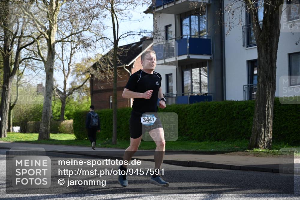 12.04.2026 - 45. Internationalen Wilhelmsburger Insellauf J. Mangold http://msf.ph/oto/9457591 12.04.2026 10:33:32 Ziel 5821, 4738, 2893, 5843, 3447, 4441, 4945, 4043, 2632, 2504, 4196, 5238, 5239, 5294, 3841, 3605, 2547, 3424, 3924, 4493 meine-sportfotos.de