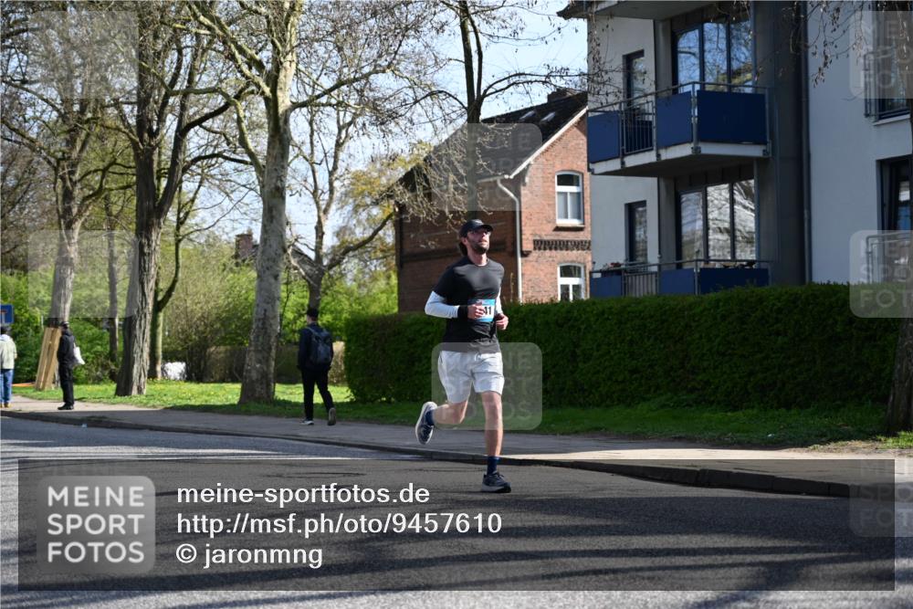 12.04.2026 - 45. Internationalen Wilhelmsburger Insellauf J. Mangold http://msf.ph/oto/9457610 12.04.2026 10:33:34 Ziel 5821, 4738, 2893, 5843, 3447, 4441, 4945, 4043, 2632, 2504, 4196, 5238, 5239, 5294, 3841, 3605, 3605, 2547, 3424, 3924, 4493, 3945 meine-sportfotos.de