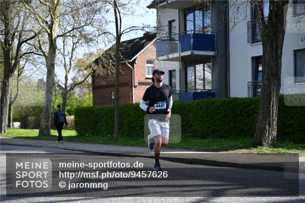 12.04.2026 - 45. Internationalen Wilhelmsburger Insellauf J. Mangold http://msf.ph/oto/9457626 12.04.2026 10:33:35 Ziel 5821, 4738, 2893, 5843, 3447, 4441, 4945, 4043, 2632, 2504, 4196, 5238, 5239, 5294, 3841, 3605, 2547, 3424, 3924, 4493, 3945 meine-sportfotos.de