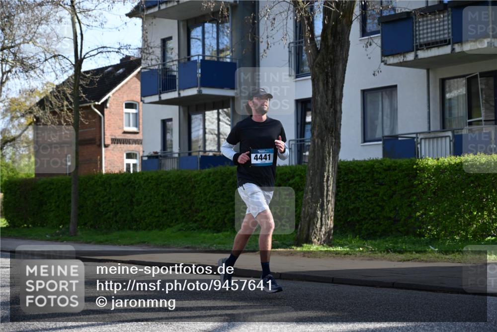 12.04.2026 - 45. Internationalen Wilhelmsburger Insellauf J. Mangold http://msf.ph/oto/9457641 12.04.2026 10:33:35 Ziel 5821, 4738, 2893, 5843, 3447, 4441, 4945, 4043, 2632, 2504, 4196, 5238, 5239, 5294, 3841, 3605, 2547, 3424, 3924, 4493, 3945 meine-sportfotos.de